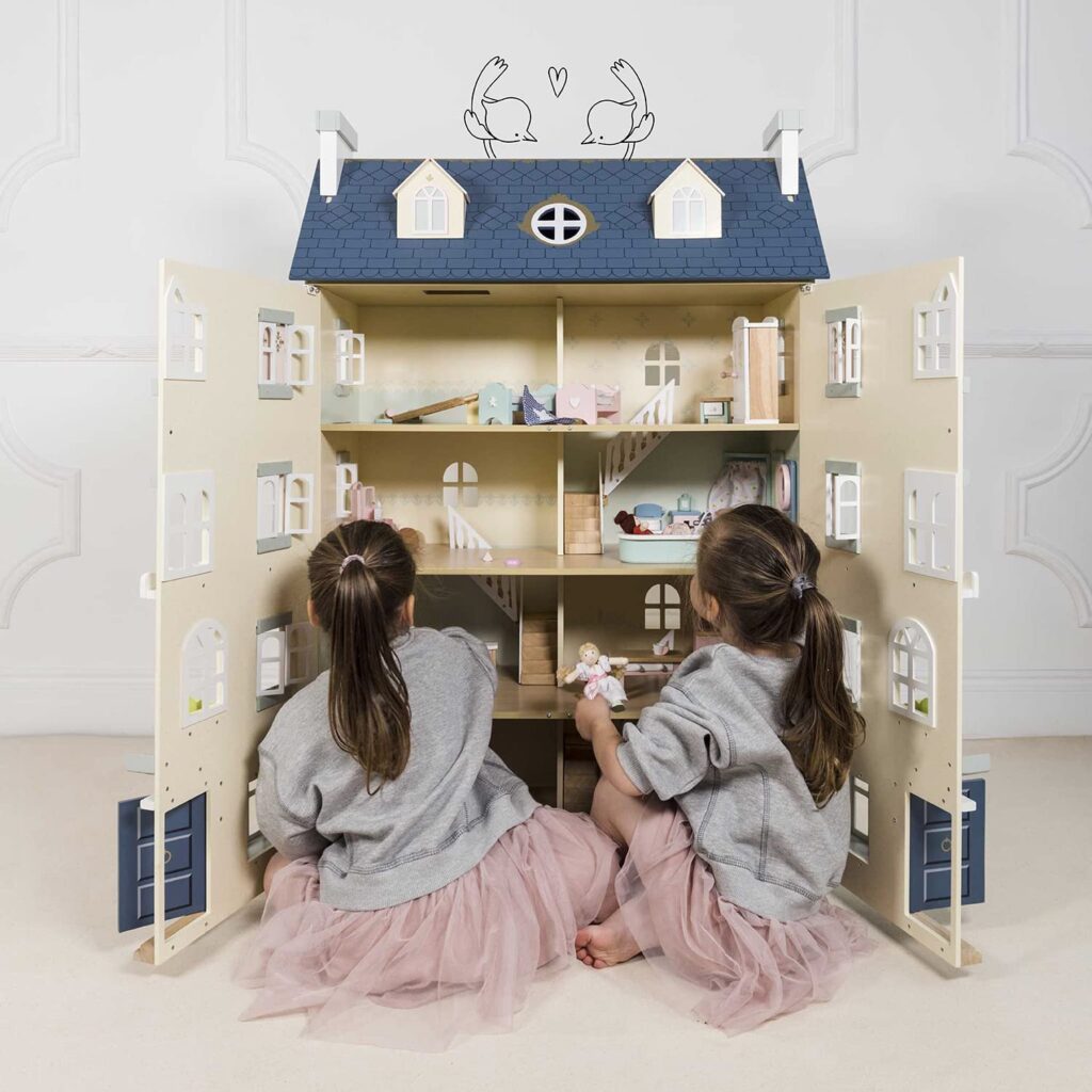 Le Toy Van - Palace House Large Wooden Doll House, 5 Storey Wooden Dolls House Play Set - Suitable For Ages 3+